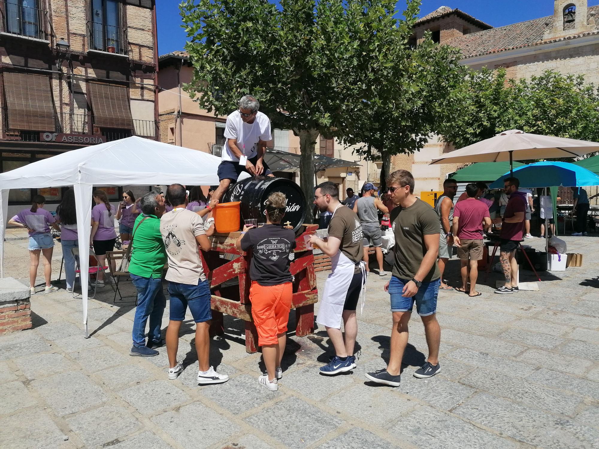 Las peñas aderezan las fiestas son sabor a paella