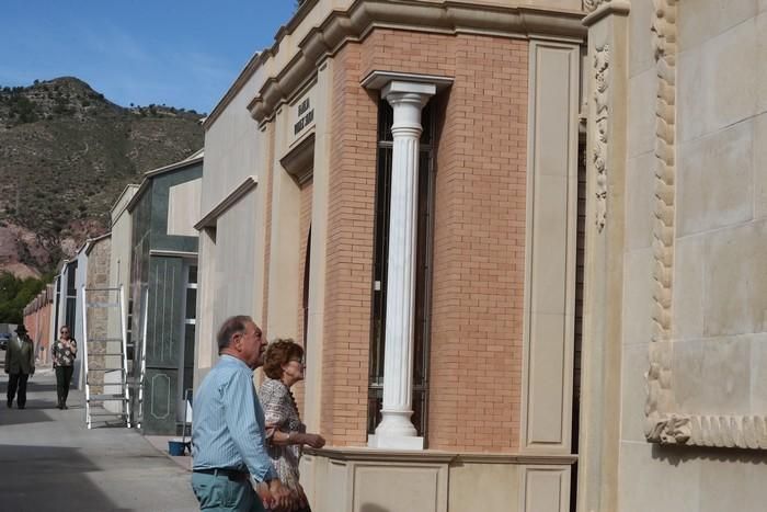 Día de Todos los Santos en el cementerio de Lorca