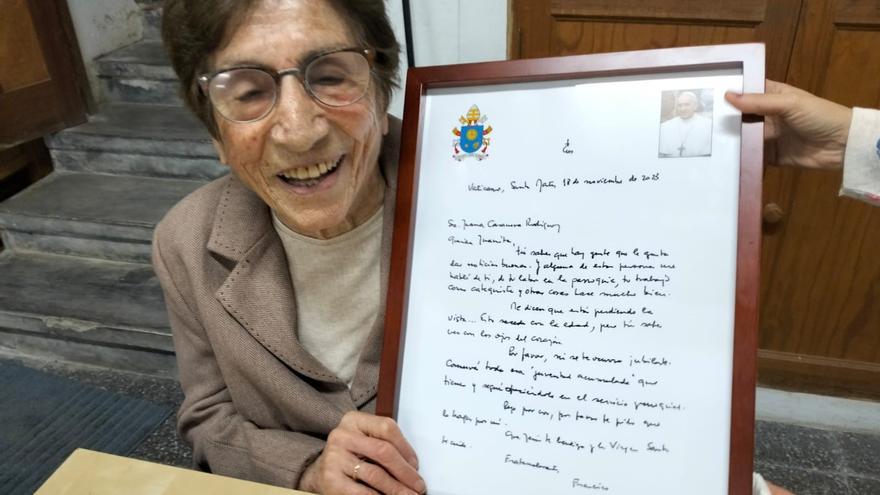 La carta del papa Francisco a una anciana de Haría animándola a seguir dando catequesis