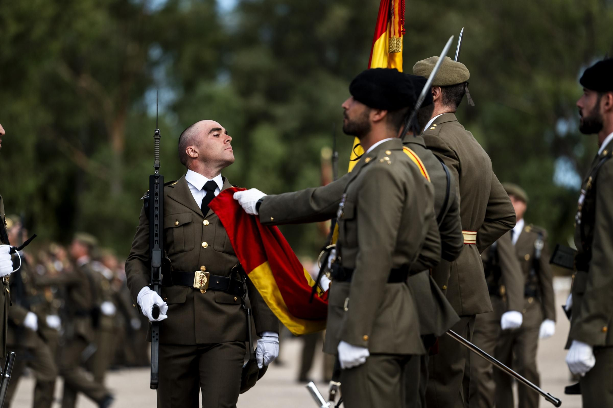 EN IMÁGENES | Multitudinaria jura de bandera en Cáceres con récord de mujeres soldado