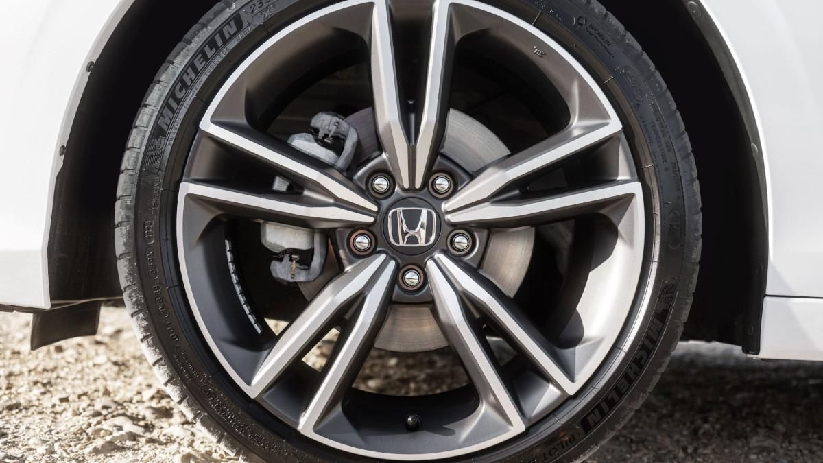 Llanta del Honda Civic eHEV 2026
