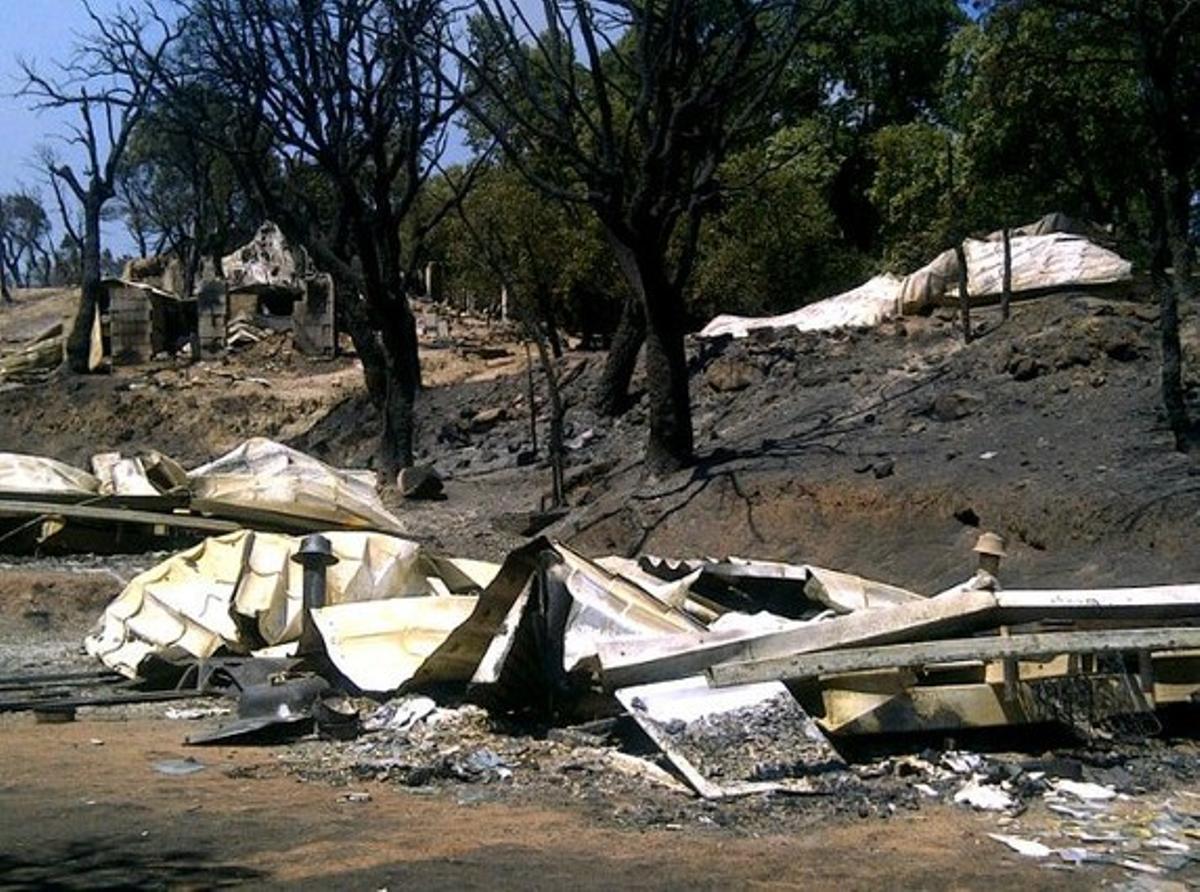 Imagen de camping de Capmany arrasado por el fuego.