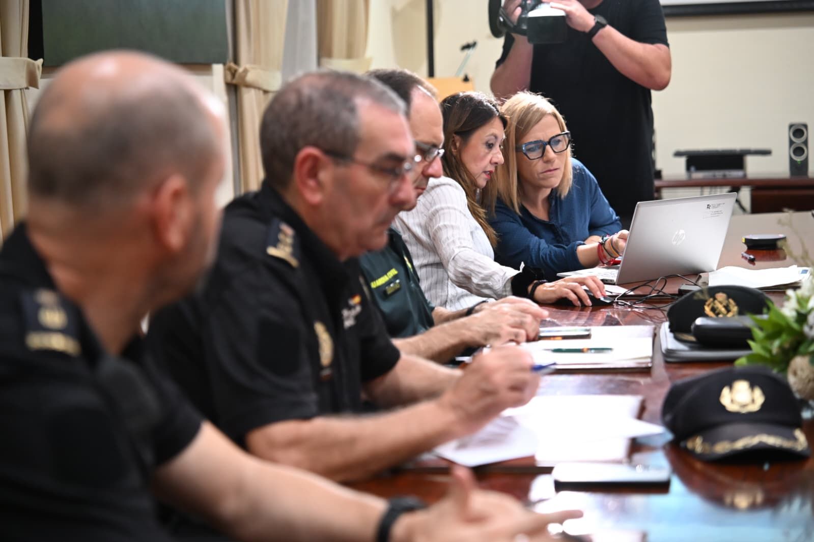 Reunión en la Subdelegación del Gobierno en Alicante para seguir la evolución de la alerta roja por lluvias