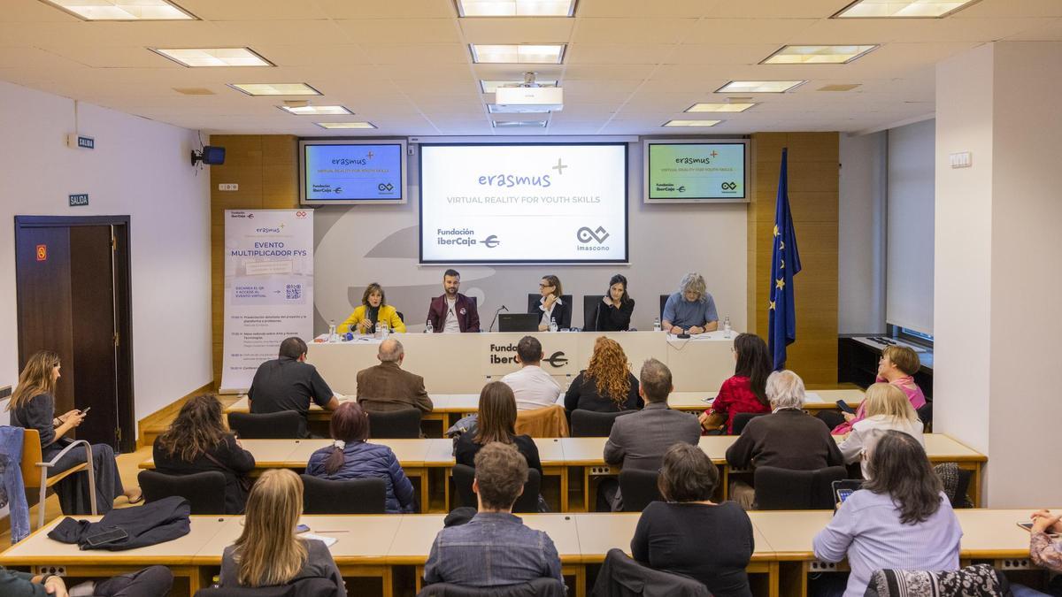 El proyecto 'Virtual Reality for Youth Skills' se ha presentado este viernes en el Patio de la Infanta de Fundación Ibercaja.