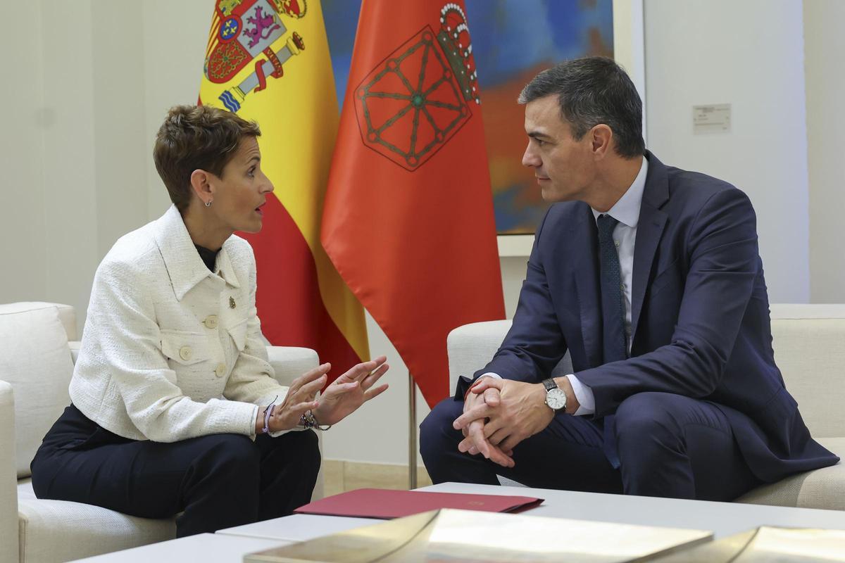 El presidente del Gobierno, Pedro Sánchez, se reúne con la presidenta del Gobierno de Navarra, María Chivite. 