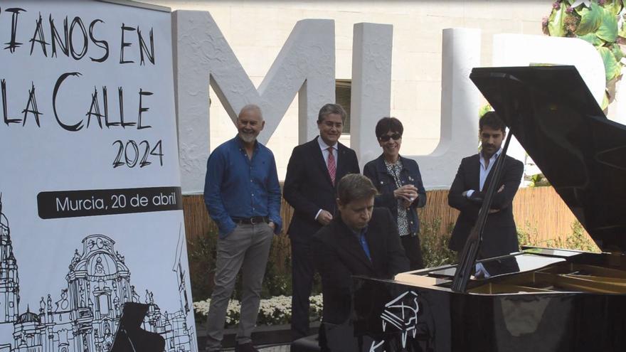 Los &#039;Pianos en la calle&#039; llevan las mejores melodías al corazón de Murcia