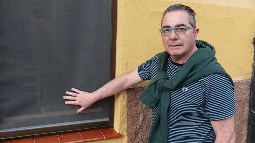 Los vecinos sopesan movilizarse ante los malos olores y la plaga de moscas en La Felguera: &quot;Es insufrible&quot;