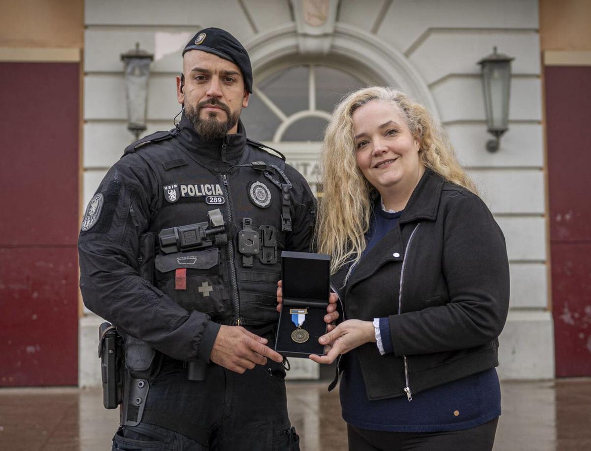 Premi a una abraçada que va salvar una vida