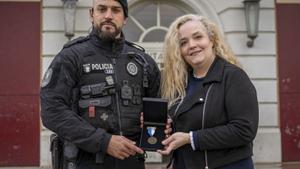 Premi a una abraçada que va salvar una vida