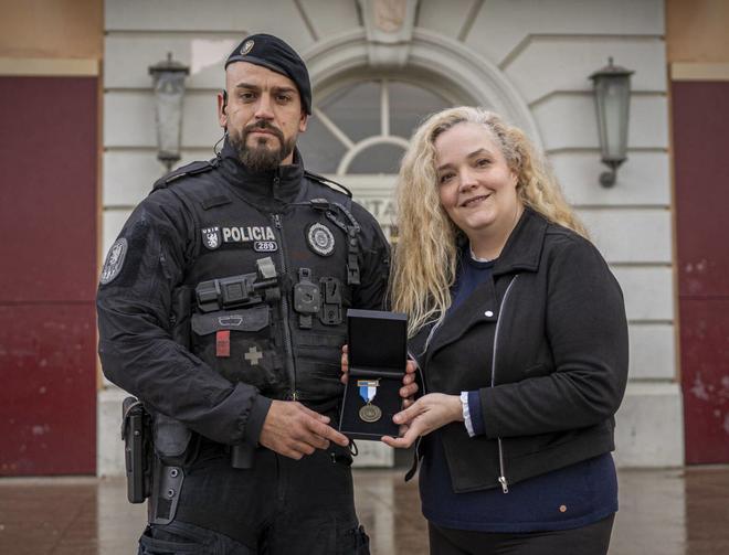 Premi a una abraçada que va salvar una vida