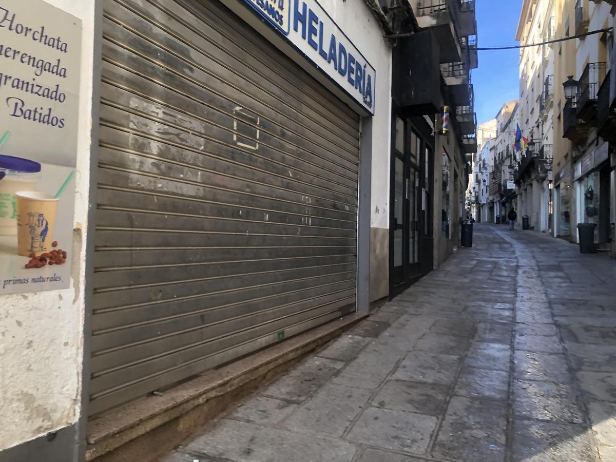 Fotogalería: Un paseo por la calle Pintores de Cáceres