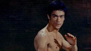 El consumo excesivo de agua mató a Bruce Lee, según un estudio