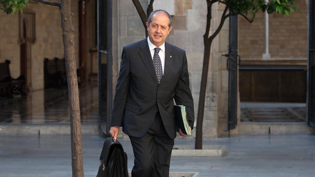 El 'conseller' de Interior, Felip Puig, a su llegada al Palau de la Generalitat, el pasado 24 de mayo.