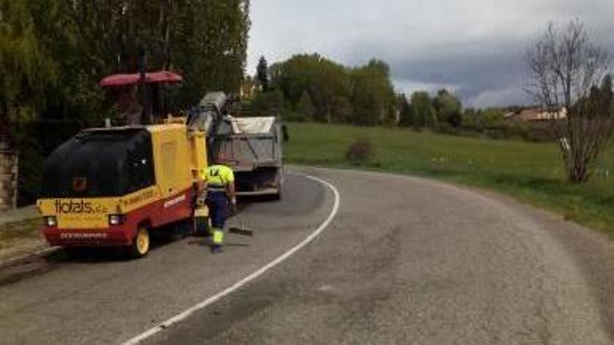 Una màquina treballant en la millora de l&#039;avinguda de Schierbeck