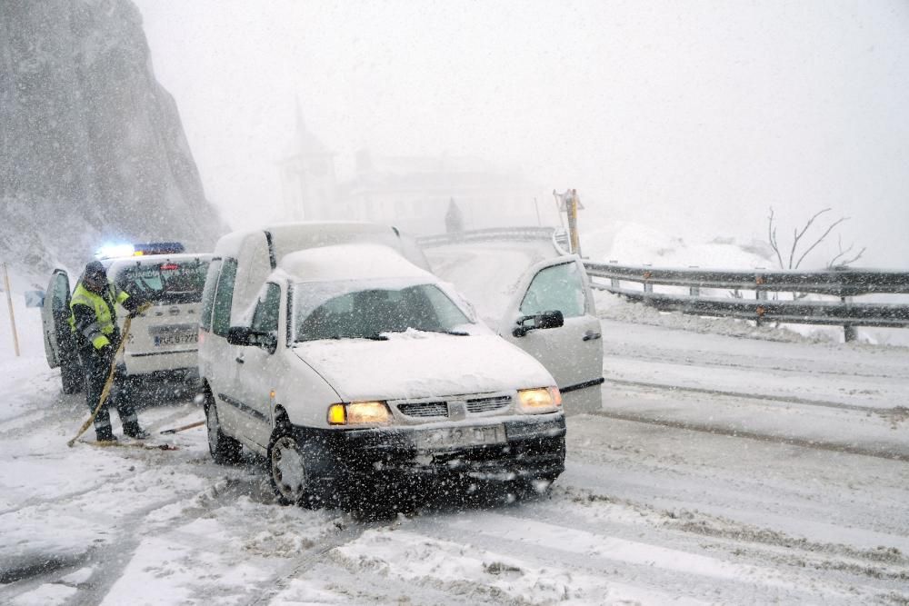 Temporal de nieve en el Puerto de Pajares