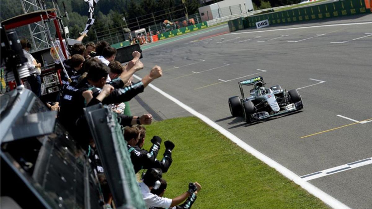 Rosberg recortó diez puntos a Hamilton