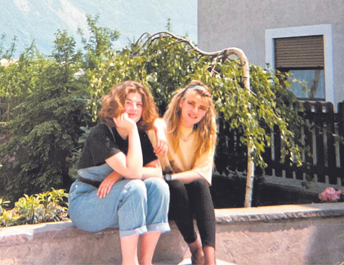 Les germanes Evi i Cristina Rauter fotografiades el mes d’agost del 1990; Evi Rauter a Livorno i a Florència l’any 1988, i en una imatge a la vora del mar del 1989