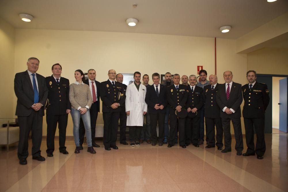 Visita de Ignacio Cosidó, director general de la policía, a la comisaría de Policía de Langreo