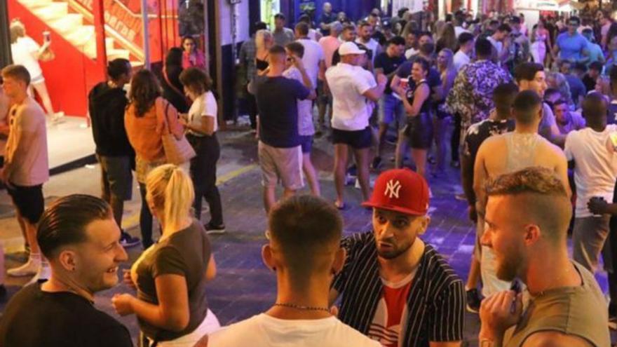 Los turistas británicos se revelan contra el decreto del turismo de excesos: &quot;Mata&quot; a Ibiza