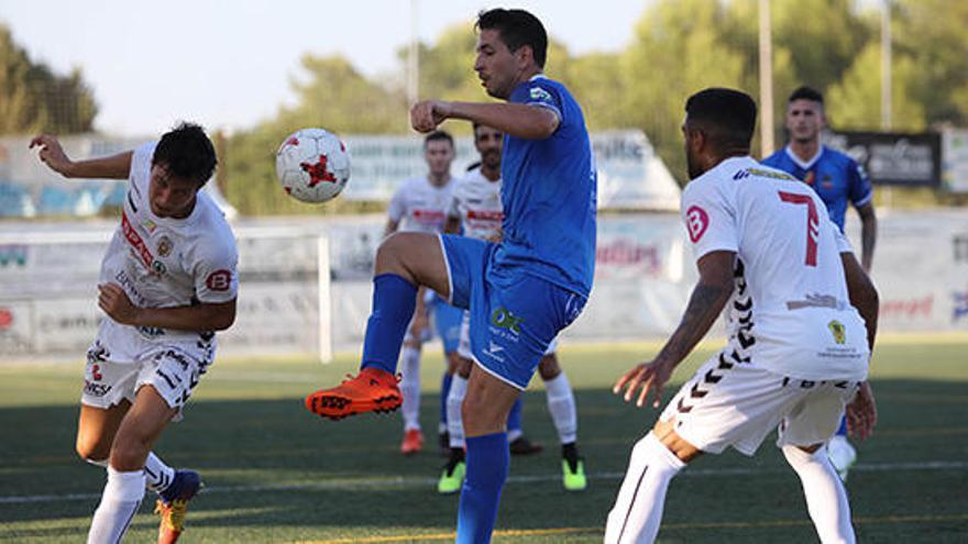 Instante del partido de pretemporada entre ambos equipos.