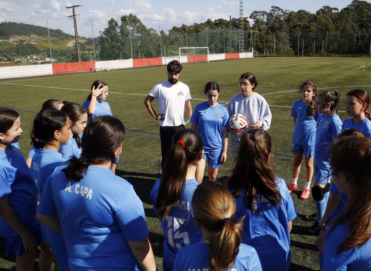 Las niñas y sus entrenadores, Estela Regueiro y Diego Malvar.