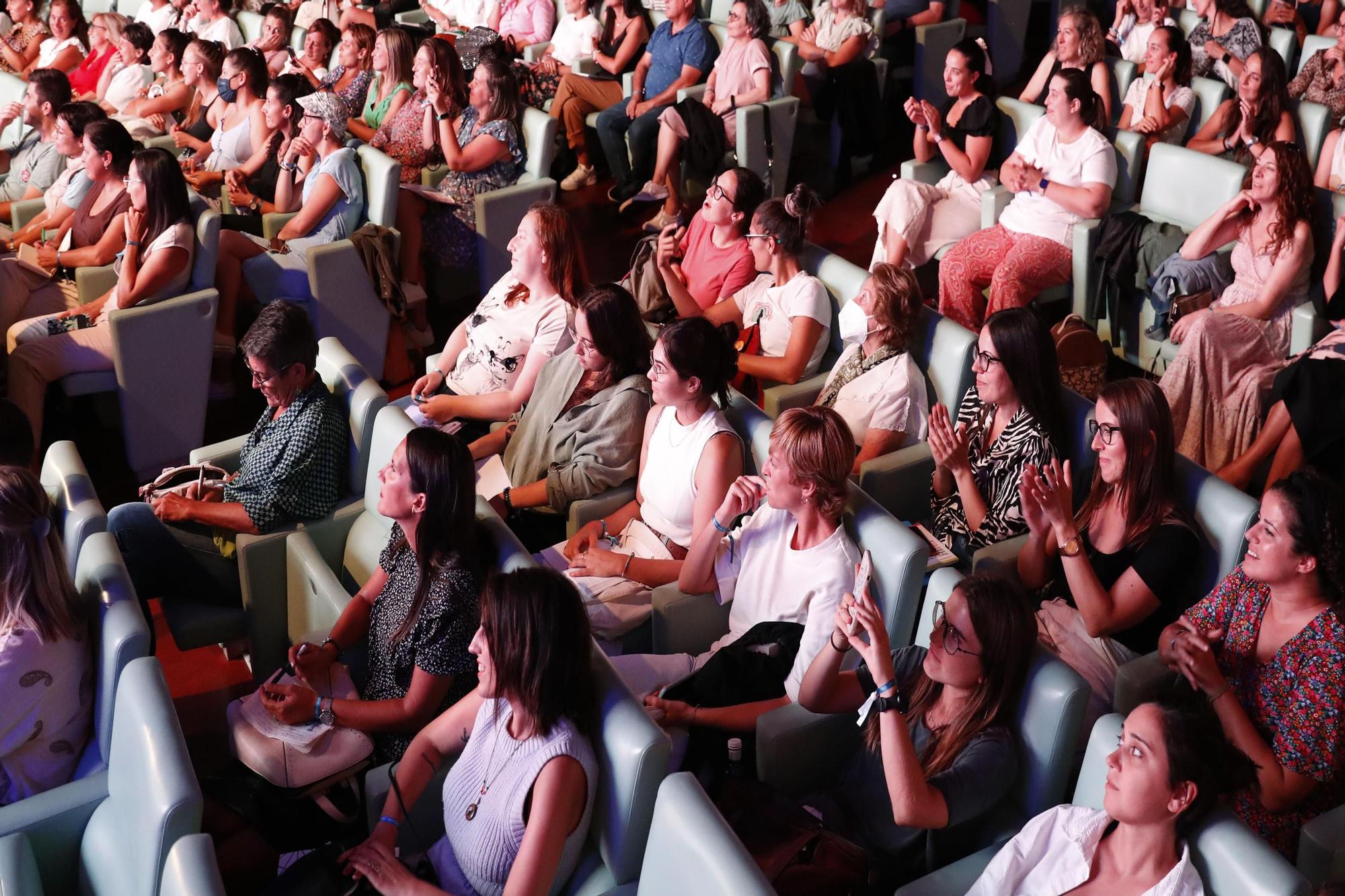 Público asistente a la primera ponencia