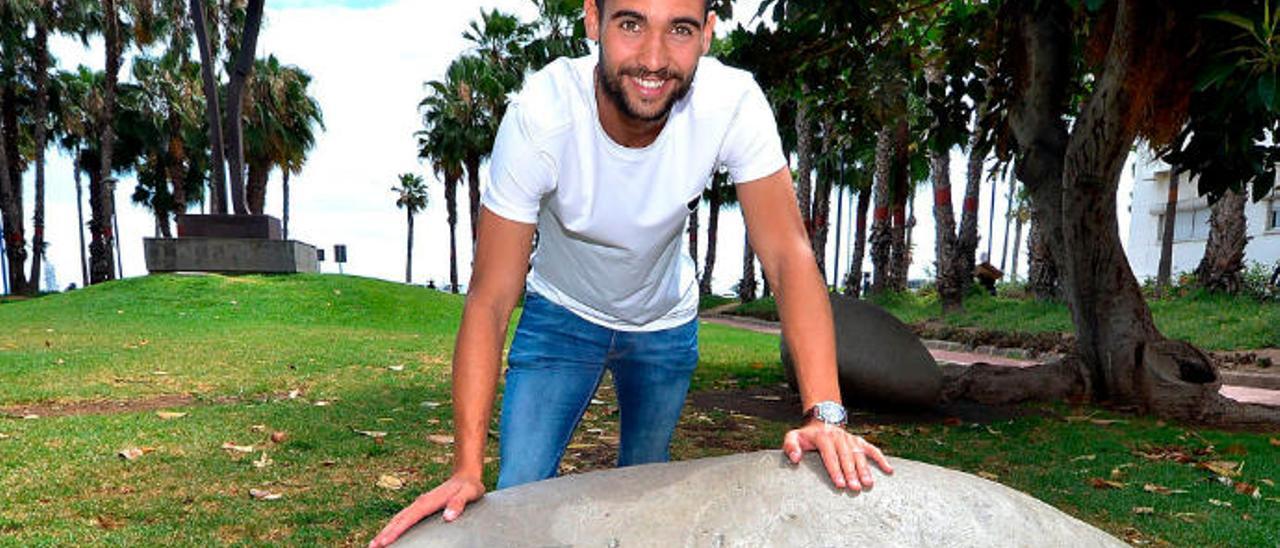 El extremo y lateral de La Aldea de San Nicolás Benito Ramírez en el Parque de la Música de la capital grancanaria.