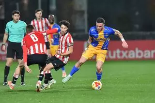 Imágenes del encuentro ente el Bilbao Athletic y el Real Avilés