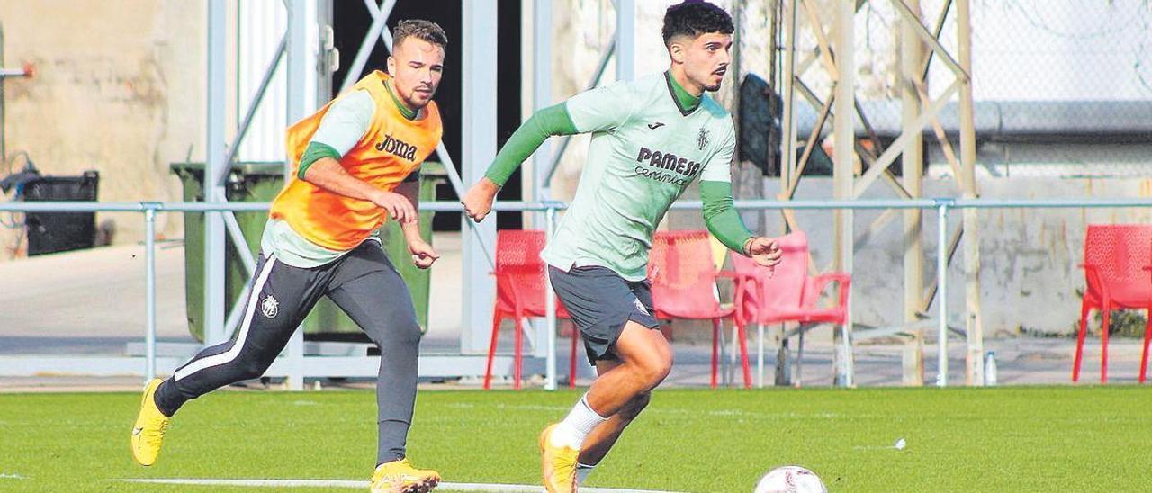El centrocampista Sergio Lozano regresará al once frente a Las Palmas tras cumplir el partido de suspensión.