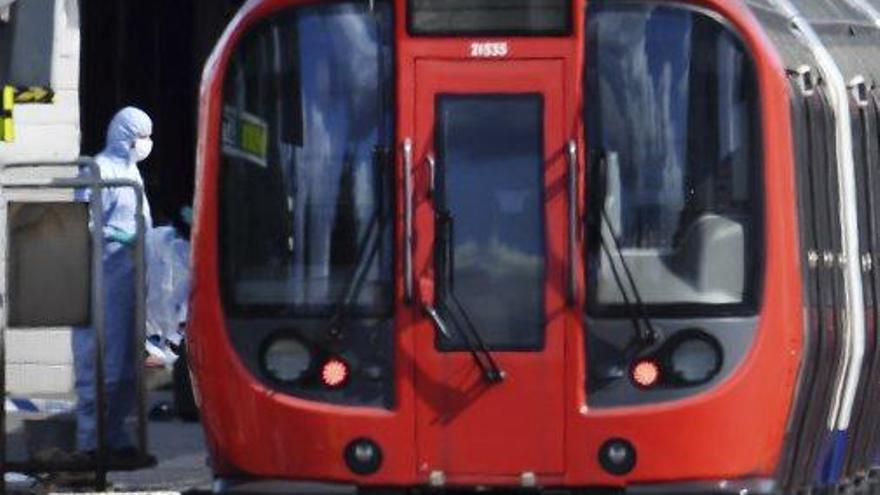 Més de vint ferits en un atemptat amb «galleda bomba» al metro de Londres