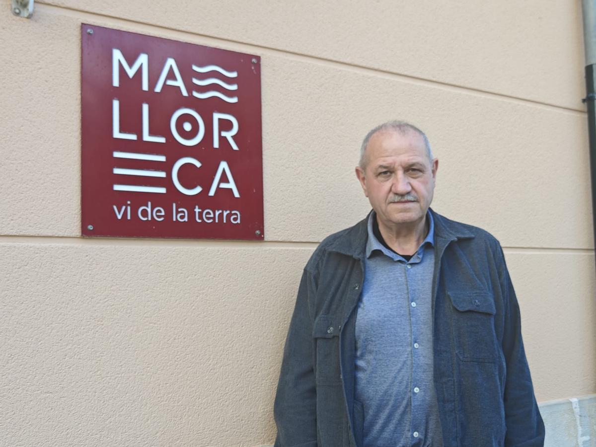 Mateu Morro Marcé (Santa Maria del Camí, 1956) posa para esta entrevista.