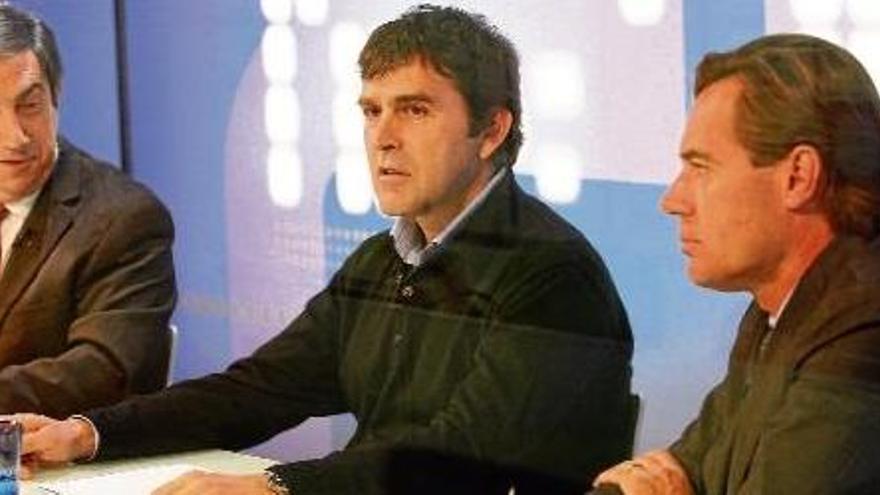Josep Delgado i Francesc Rebled en un debat a Televisió de Girona amb Francesc Sánchez Carcassés el març del 2012.