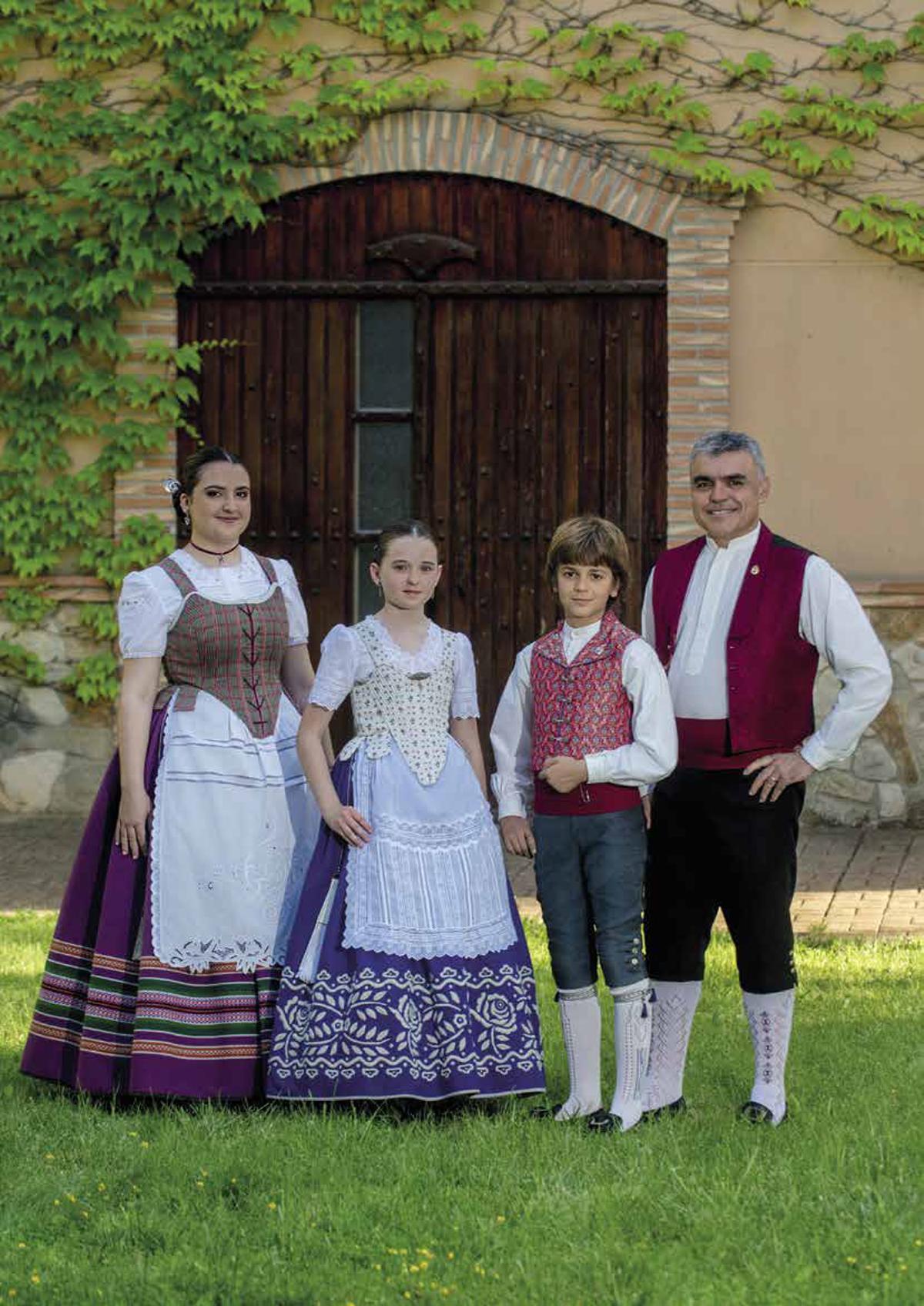 Reinas y presidentes de la LXXVFiesta de la Vendimia de Requena.