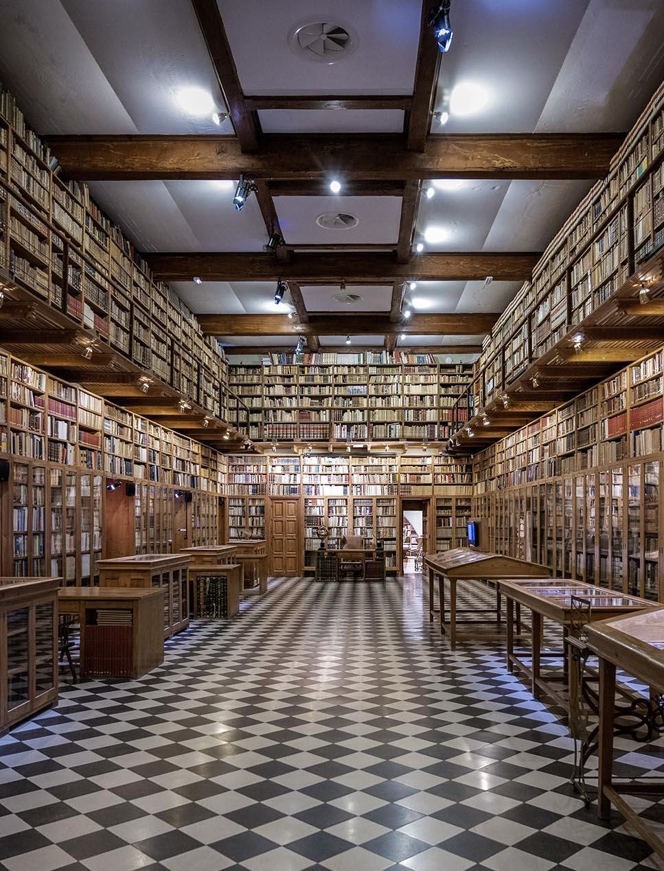 Bibilioteca cervantina de Peralada.
