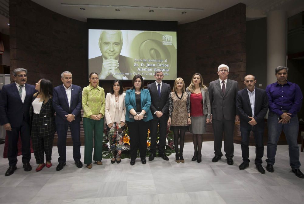 El Parlamento rinde homenaje póstumo al ...