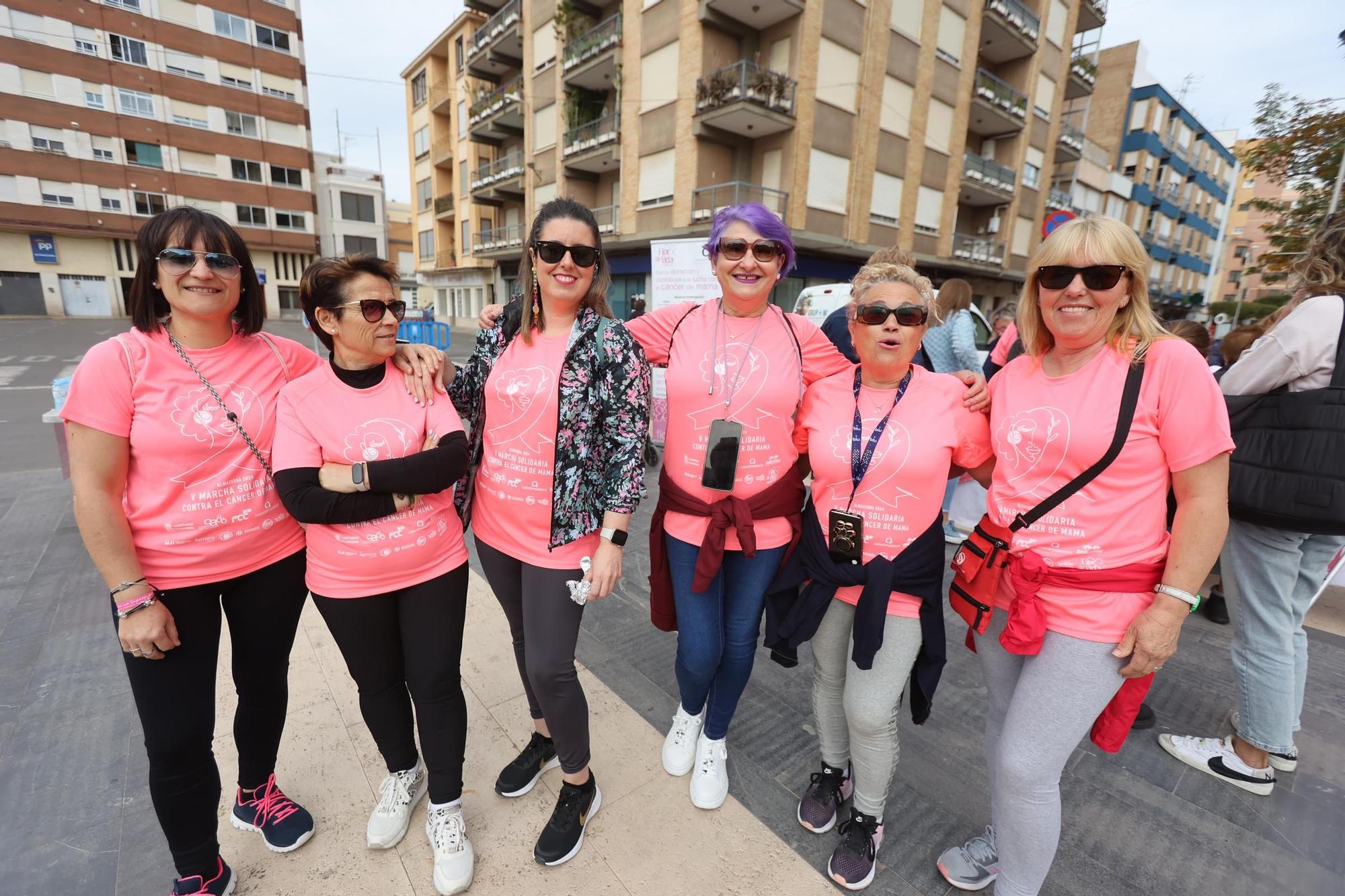 Las imágenes de la Marcha contra el Cáncer de Mama en Almassora