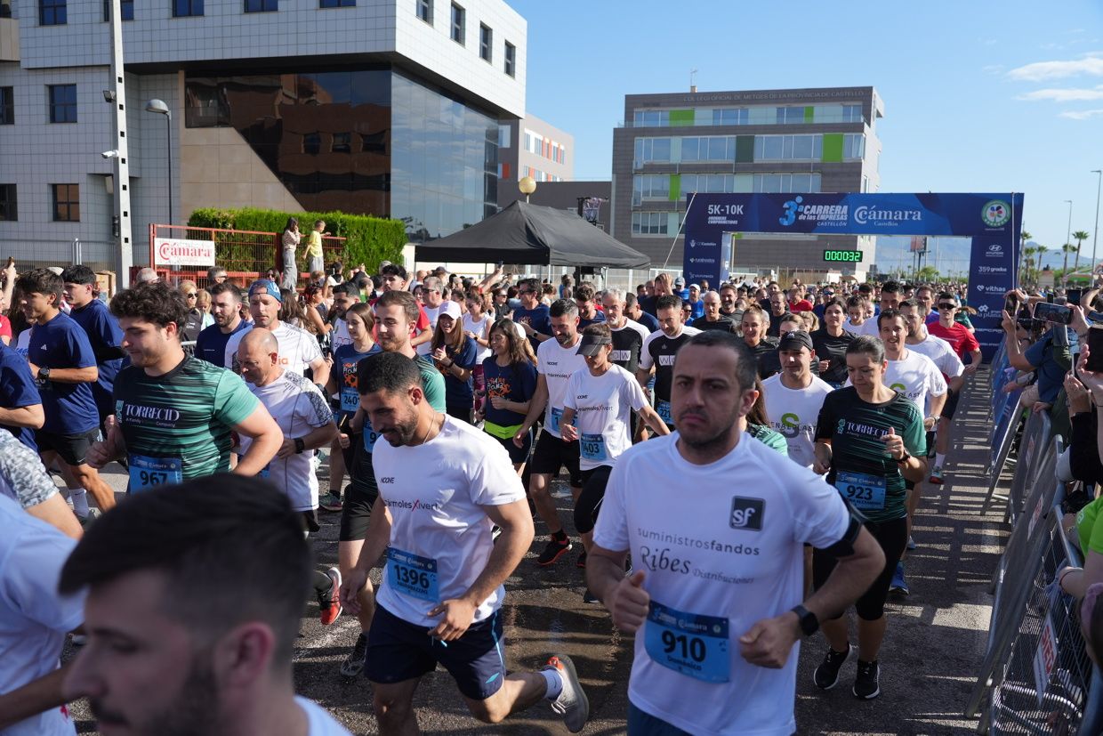 Búscate en las fotos de la Carrera de las Empresas en Castellón