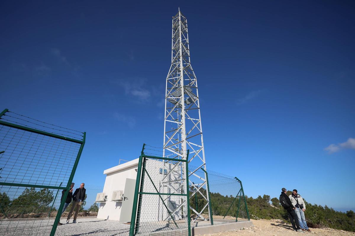 Una nueva antena para ‘iluminar’ las telecomunicaciones en sa Cala y Sant Joan Una nueva antena para ‘iluminar’ las telecomunicaciones en sa Cala y Sant Joan