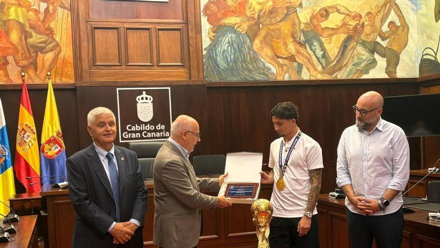 Recibimiento a Yeremy Pino en el Cabildo de Gran Canaria tras conquista la Copa de Mundo de Fútbol 2026