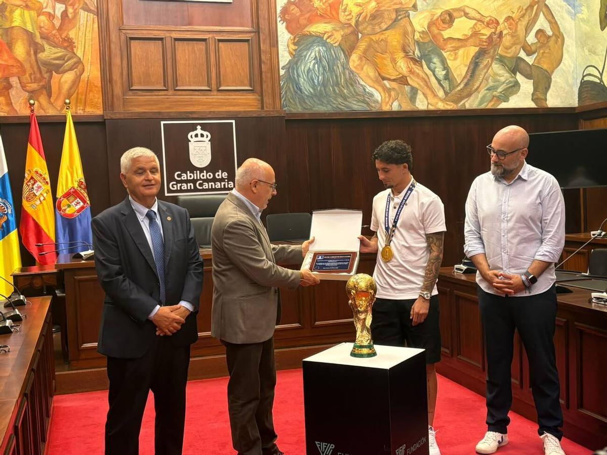 Recibimiento a Yeremy Pino en el Cabildo de Gran Canaria tras conquista la Copa de Mundo de Fútbol 2026