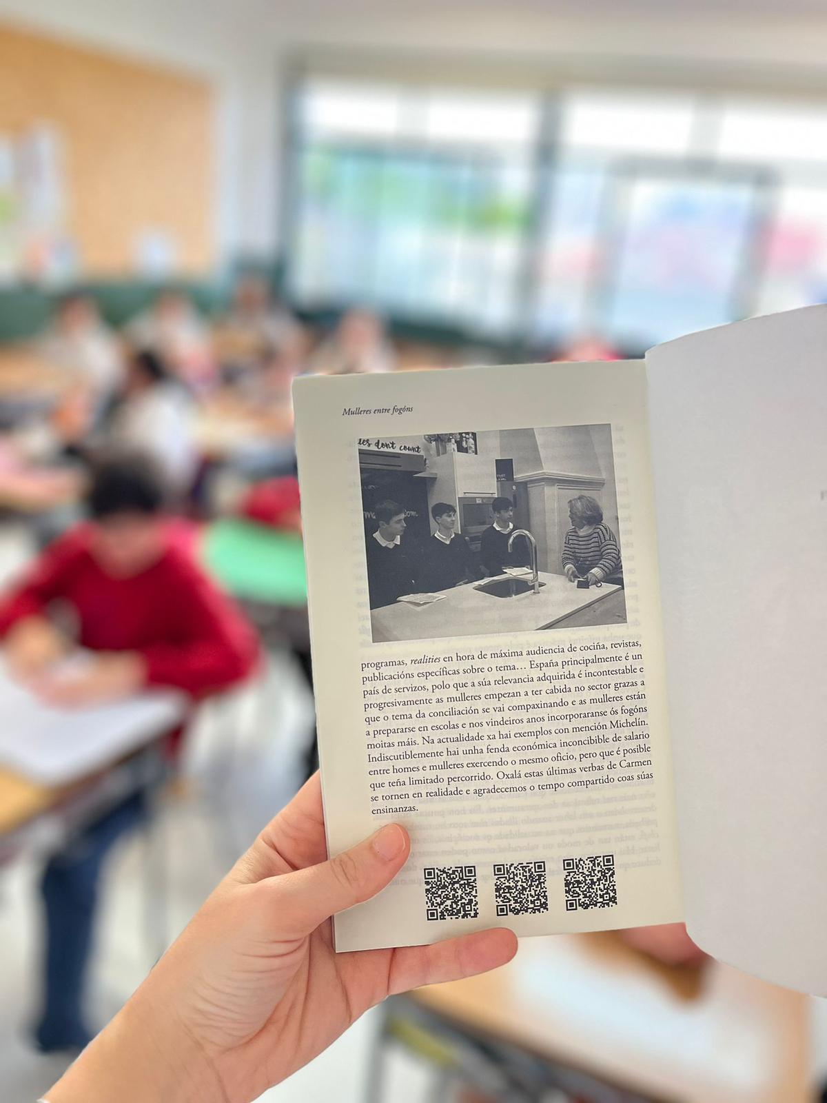 Cada capítulo incluye QR para acceder a vídeos elaborados por los propios estudiantes.