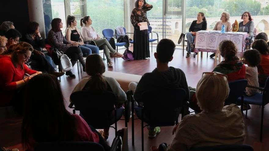 Presentación del Movimiento Feminista Trece Rosas, ayer en el Centro de Ciudades Medievales.