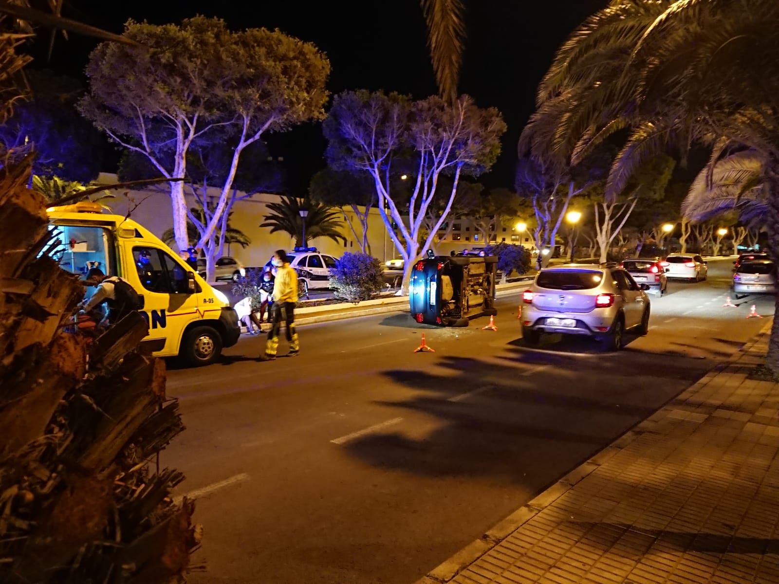 Vuelco de un coche en la Rambla Medular de Arrecife