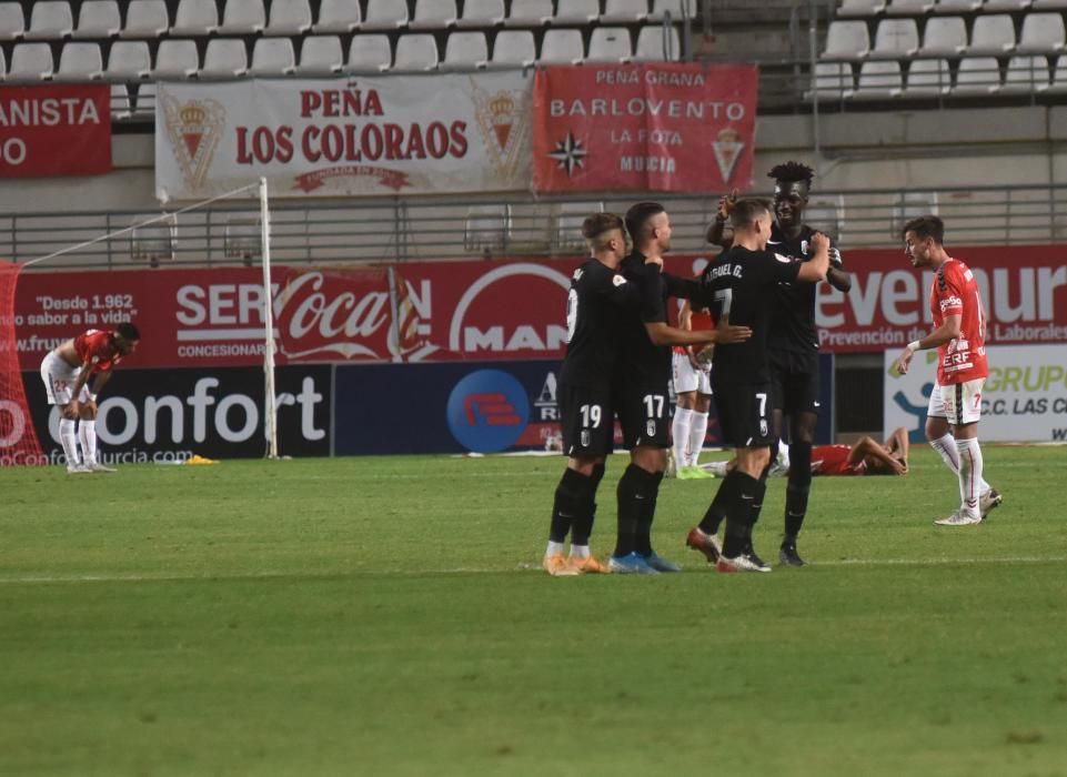 El Real Murcia se confía y pierde ante el Granada B (1-2)