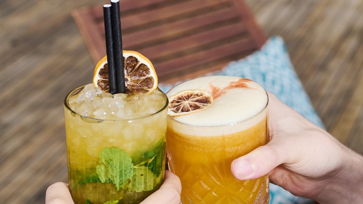 Dos cócteles de Sour House, la coctelería del 'hostel' Toc Barcelona.