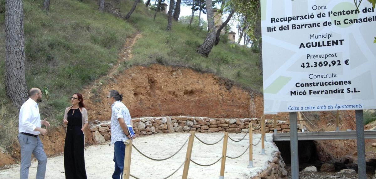 Visita institucional a las obras de recuperación del entorno del lecho del Barranco de la Canadella, en 2017.