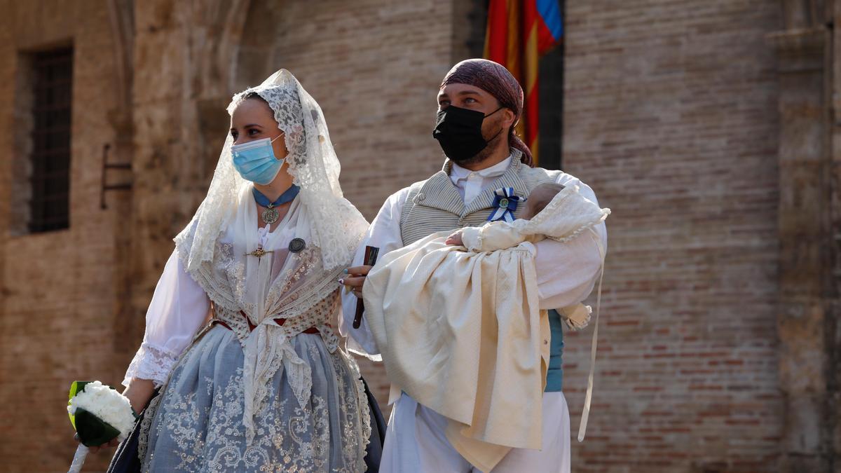 Búscate en el segundo día de Ofrenda por las calles del Mar y Avellanas (entre las 10:00 y 11:00 horas)