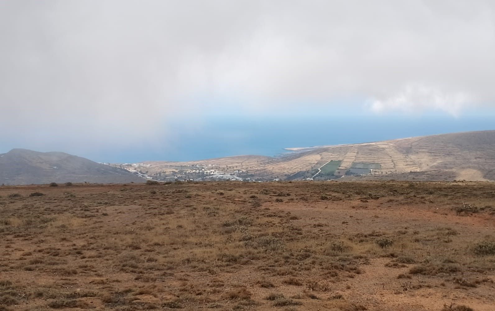 Vista de Famara y el Archipiélago Chinijo desde Montaña Gallo