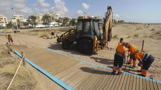 La lluvia torrencial deja huella en la playa del Port de Sagunt