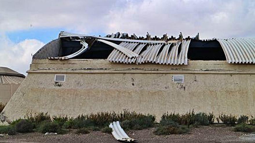 Imagen del estado del techo de los depósitos de almacenamiento de agua en La Herradura.